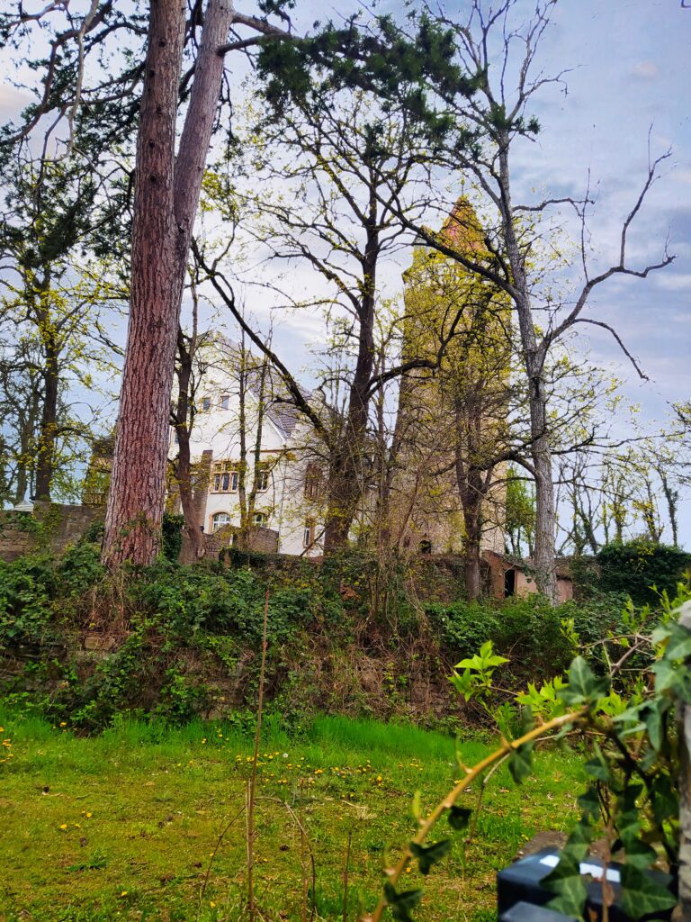 Burg mit Götzturm