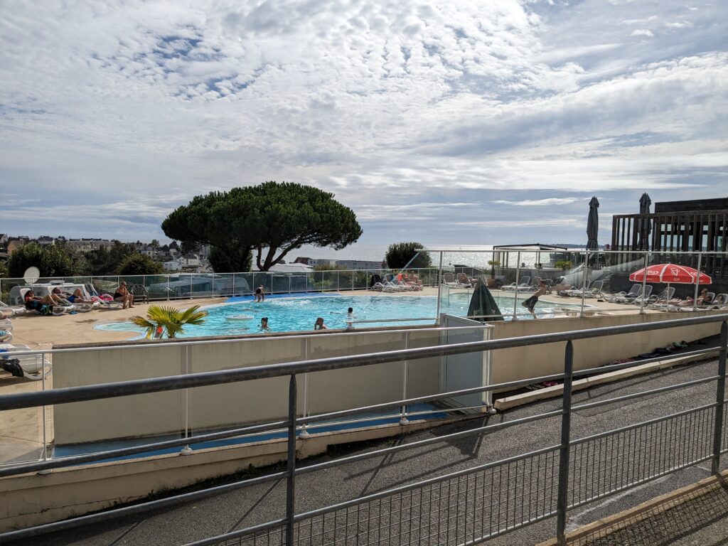 Pool mit Meerblick