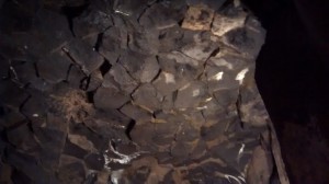 Basaltdecke im Keller, wird ständig geprüft Basaltdecke im Keller, wird ständig geprüft