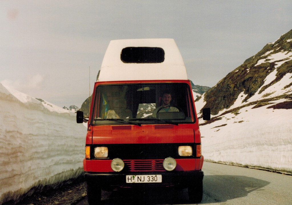 mercedes-208-2